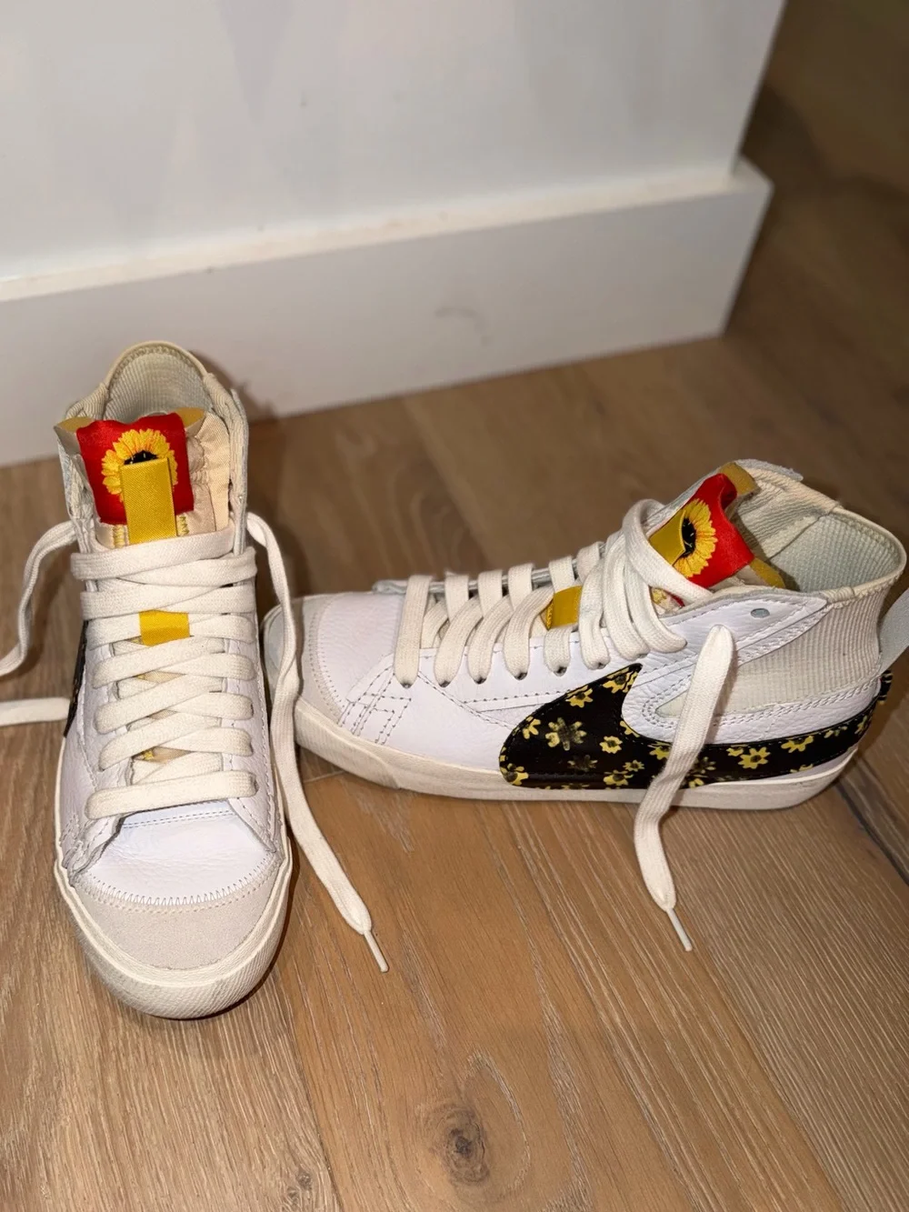Nike mid top